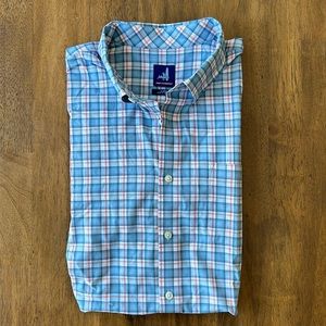 Men’s Johnnie-O performance casual button down shirt.